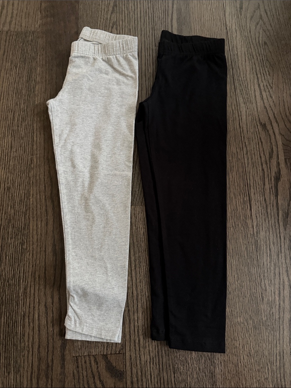 Gap Kids Stretch Leggings 2-Pack in Black and Light Gray - size S (6-7)